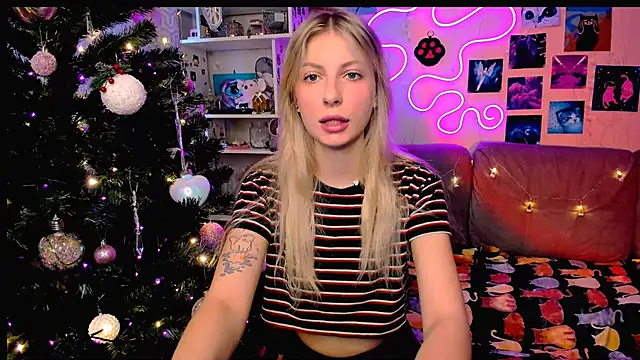 Snapshot of Maria_Hunt chatting on 12/28/24, 03:47 Maria Hunt online show from 12/28/24, 03:47