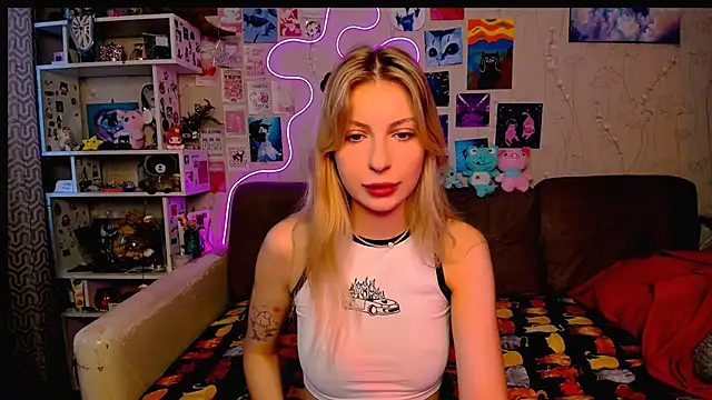 Snapshot of Maria_Hunt chatting on 01/14/25, 04:04 Maria Hunt online show from 01/14/25, 04:04