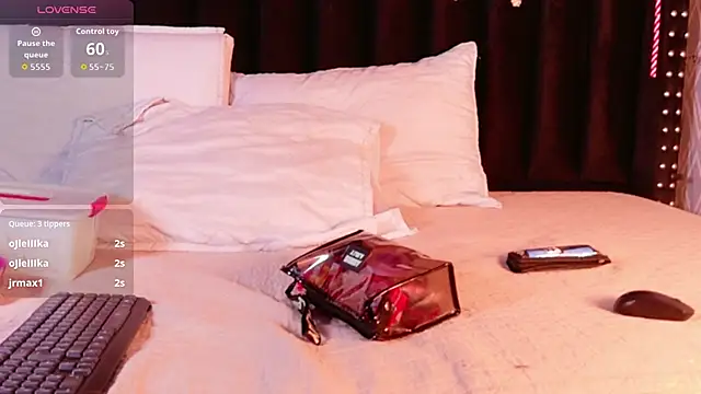 littleebluee online show from 12/17/25, 02:49