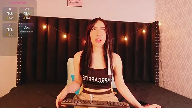 littleebluee online show from 11/02/25, 07:52