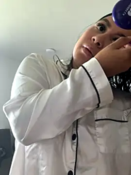 Pretty Isadora online show from 12/15/25, 04:35