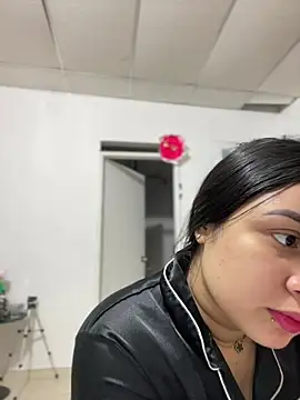 Snapshot of Pretty_Isadora chatting on 03/20/25, 01:24 Pretty Isadora online show from 03/20/25, 01:24
