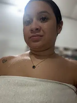 Pretty Isadora online show from 11/18/25, 11:37