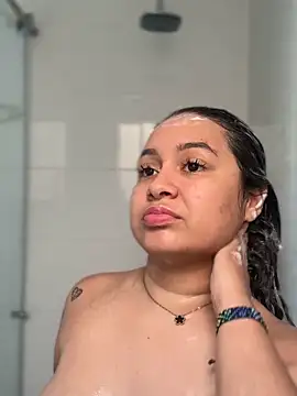 Pretty Isadora online show from 04/13/26, 07:18