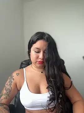 Pretty Isadora online show from 01/14/26, 04:54