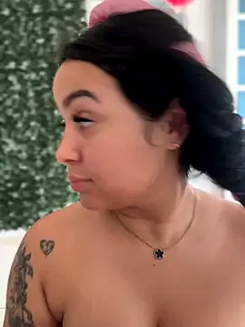 Pretty Isadora online show from 11/20/25, 05:13