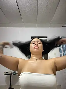 Snapshot of Pretty_Isadora chatting on 02/20/25, 01:03 Pretty Isadora online show from 02/20/25, 01:03