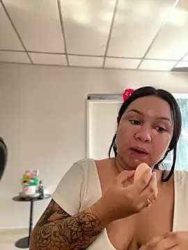 Snapshot of Pretty_Isadora chatting on 03/15/25, 08:10 Pretty Isadora online show from 03/15/25, 08:10