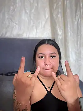 Pretty Isadora online show from 11/21/25, 04:39