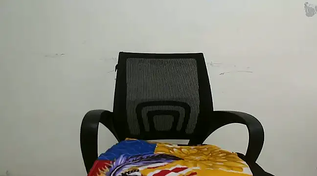 Snapshot of lololips chatting on 02/10/25, 06:03 lololips online show from 02/10/25, 06:03