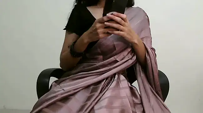 Snapshot of lololips chatting on 12/22/24, 12:27 lololips online show from 12/22/24, 12:27