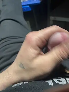 Snapshot of joeycbigcock chatting on 02/25/25, 10:42 joeycbigcock online show from 02/25/25, 10:42