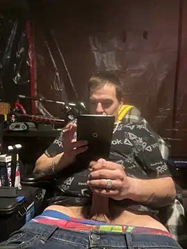 Snapshot of joeycbigcock chatting on 03/21/25, 04:06 joeycbigcock online show from 03/21/25, 04:06