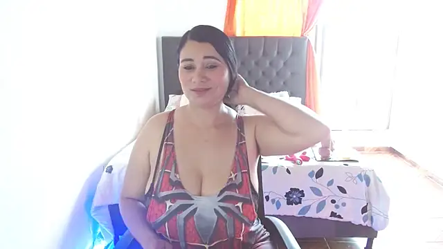 Kerly Lopez online show from 06/10/26, 05:58