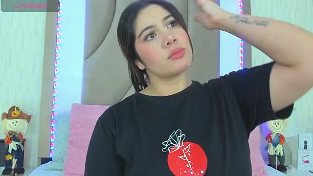 Snapshot of ThyaraJhons chatting on 10/22/25, 12:15 ThyaraJhons online show from 10/22/25, 12:15