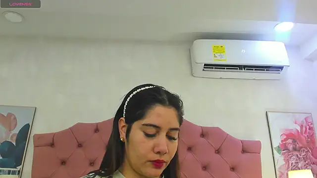 Snapshot of ThyaraJhons chatting on 06/27/26, 12:00 ThyaraJhons online show from 06/27/26, 12:00