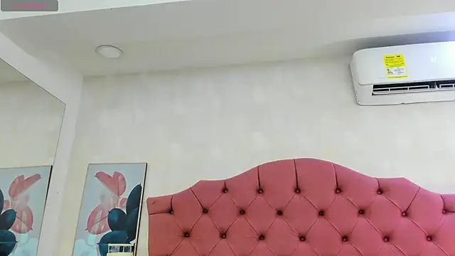 Snapshot of ThyaraJhons chatting on 06/18/26, 11:37 ThyaraJhons online show from 06/18/26, 11:37