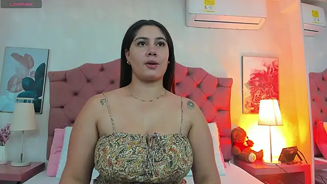 ThyaraJhons online show from 04/23/26, 12:00