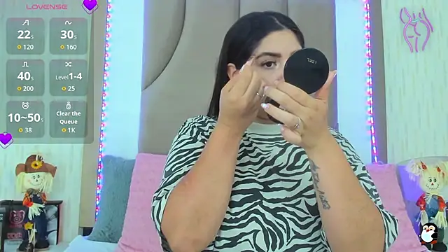 Snapshot of ThyaraJhons chatting on 10/29/25, 12:15 ThyaraJhons online show from 10/29/25, 12:15