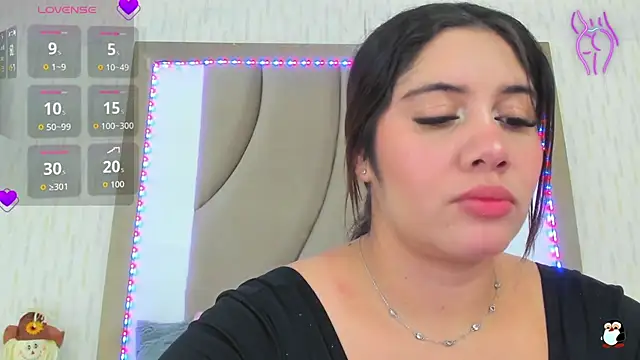 Snapshot of ThyaraJhons chatting on 10/30/25, 12:14 ThyaraJhons online show from 10/30/25, 12:14