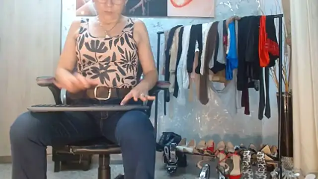 Samantabrown  online show from 04/25/26, 11:24