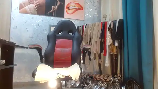 Snapshot of Samantabrown_ chatting on 06/10/26, 11:00 Samantabrown online show from 06/10/26, 11:00