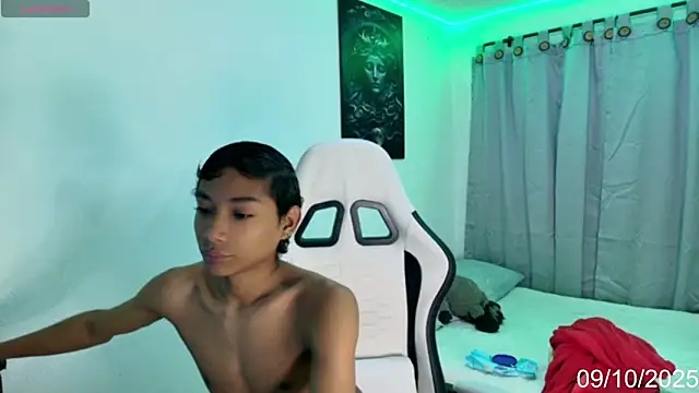 Snapshot of alejo_cute chatting on 10/09/25, 07:58 alejo cute online show from 10/09/25, 07:58