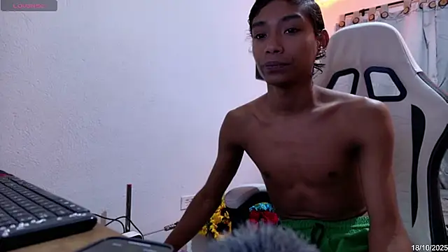 Snapshot of alejo_cute chatting on 10/18/25, 10:34 alejo cute online show from 10/18/25, 10:34