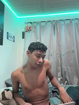 Snapshot of alejo_cute chatting on 07/16/26, 01:41 alejo cute online show from 07/16/26, 01:41