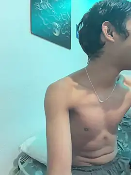Snapshot of alejo_cute chatting on 06/09/26, 01:56 alejo cute online show from 06/09/26, 01:56