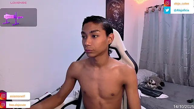 Snapshot of alejo_cute chatting on 10/14/25, 12:50 alejo cute online show from 10/14/25, 12:50