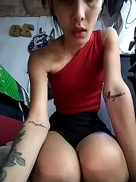 The-quee22 online show from 12/16/25, 05:44