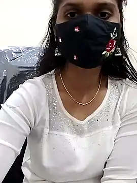 Snapshot of Triveni-Lovely chatting on 12/27/24, 09:39 Triveni-Lovely online show from 12/27/24, 09:39