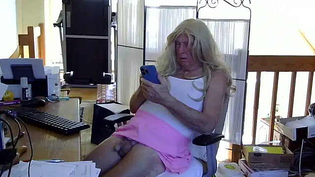 Snapshot of loreleia chatting on 11/24/25, 06:52 loreleia online show from 11/24/25, 06:52