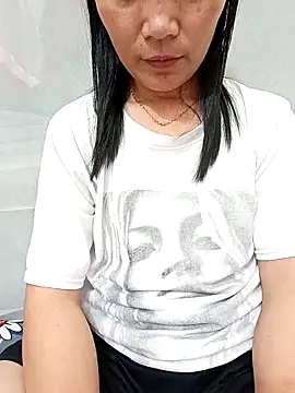 Snapshot of Asian_girl13 chatting on 05/11/26, 04:04 Asian girl13 online show from 05/11/26, 04:04