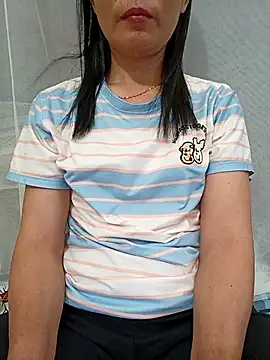 Snapshot of Asian_girl13 chatting on 06/10/26, 10:33 Asian girl13 online show from 06/10/26, 10:33