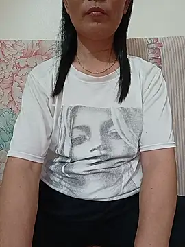 Snapshot of Asian_girl13 chatting on 06/06/26, 01:27 Asian girl13 online show from 06/06/26, 01:27