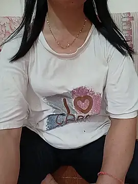 Snapshot of Asian_girl13 chatting on 06/04/26, 02:44 Asian girl13 online show from 06/04/26, 02:44