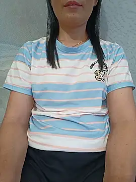 Snapshot of Asian_girl13 chatting on 06/17/26, 01:27 Asian girl13 online show from 06/17/26, 01:27