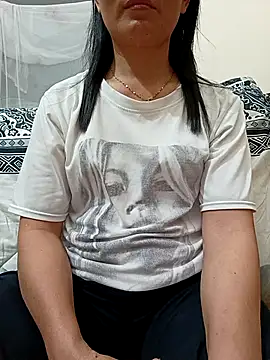 Snapshot of Asian_girl13 chatting on 05/06/26, 02:32 Asian girl13 online show from 05/06/26, 02:32