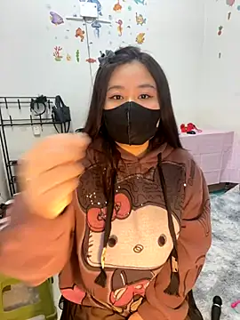 --Lyly-- online show from 12/23/25, 03:39