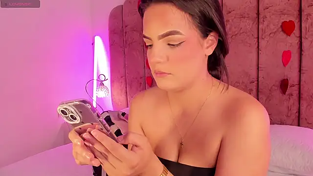 Snapshot of IsabellaGrey19 chatting on 02/14/26, 07:47 IsabellaGrey19 online show from 02/14/26, 07:47