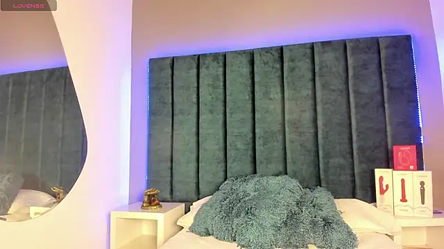 Snapshot of IsabellaGrey19 chatting on 01/14/26, 07:28 IsabellaGrey19 online show from 01/14/26, 07:28