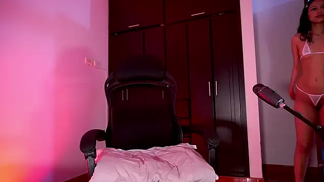 petitevictoria online show from 04/05/26, 07:48