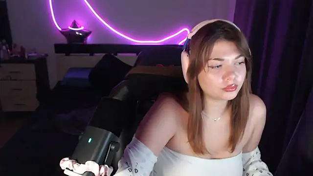 helengilmor online show from 10/08/25, 04:29