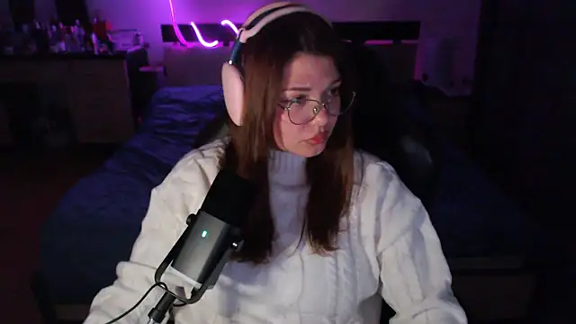 helengilmor online show from 11/17/25, 05:39