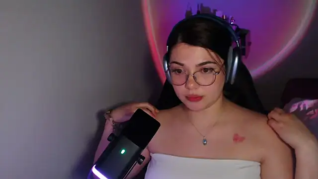 helengilmor online show from 04/22/26, 04:36