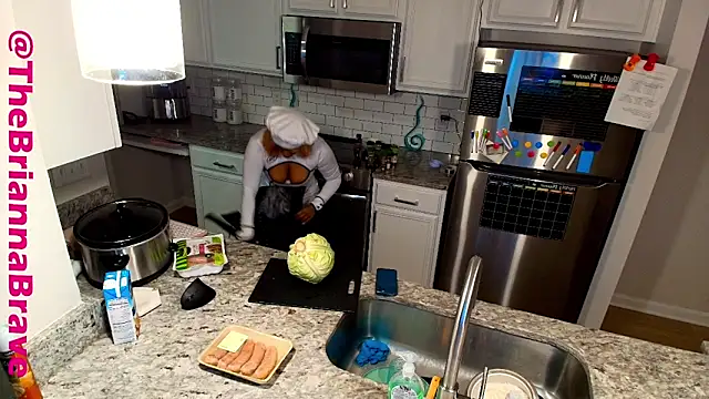 BriannaBrave online show from 11/23/25, 04:22