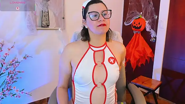 Chanelll Taylorr  online show from 10/31/25, 11:07