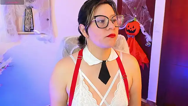 Chanelll Taylorr  online show from 10/26/25, 10:48